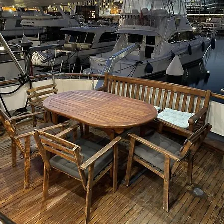 Botel Yate Aloha Sant Adria de Besos