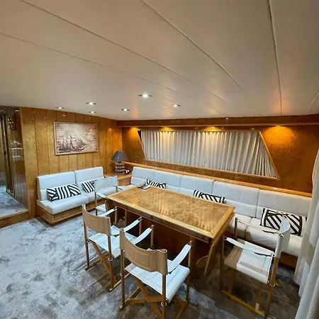 Botel Yate Aloha *