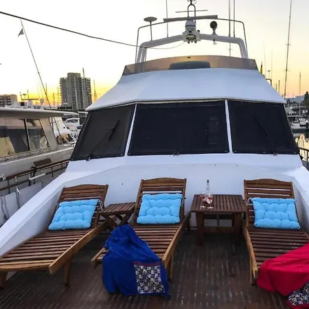 Yate Aloha Botel Sant Adria de Besos