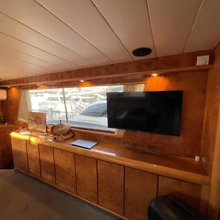 Yate Aloha Botel *
