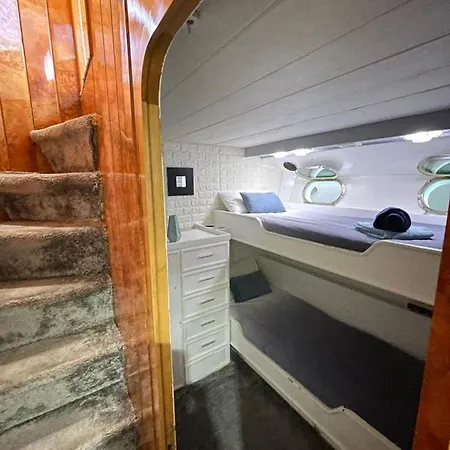 Botel Yate Aloha Sant Adria de Besos