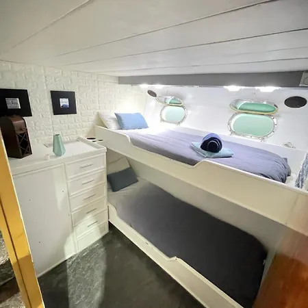 Yate Aloha Botel *