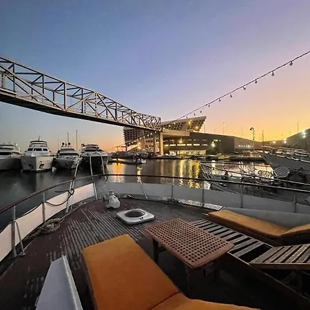 Botel Yate Aloha *