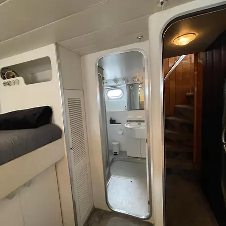 Botel Yate Aloha Sant Adria de Besos
